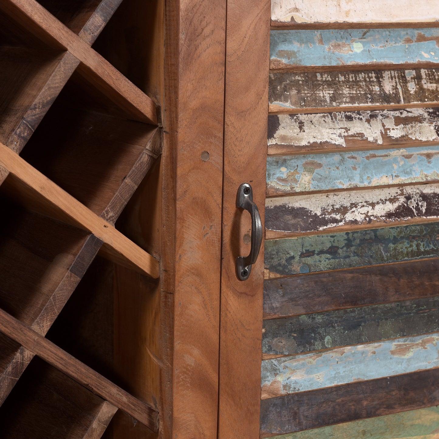 Weinschrank >Stripe< aus Altholz
