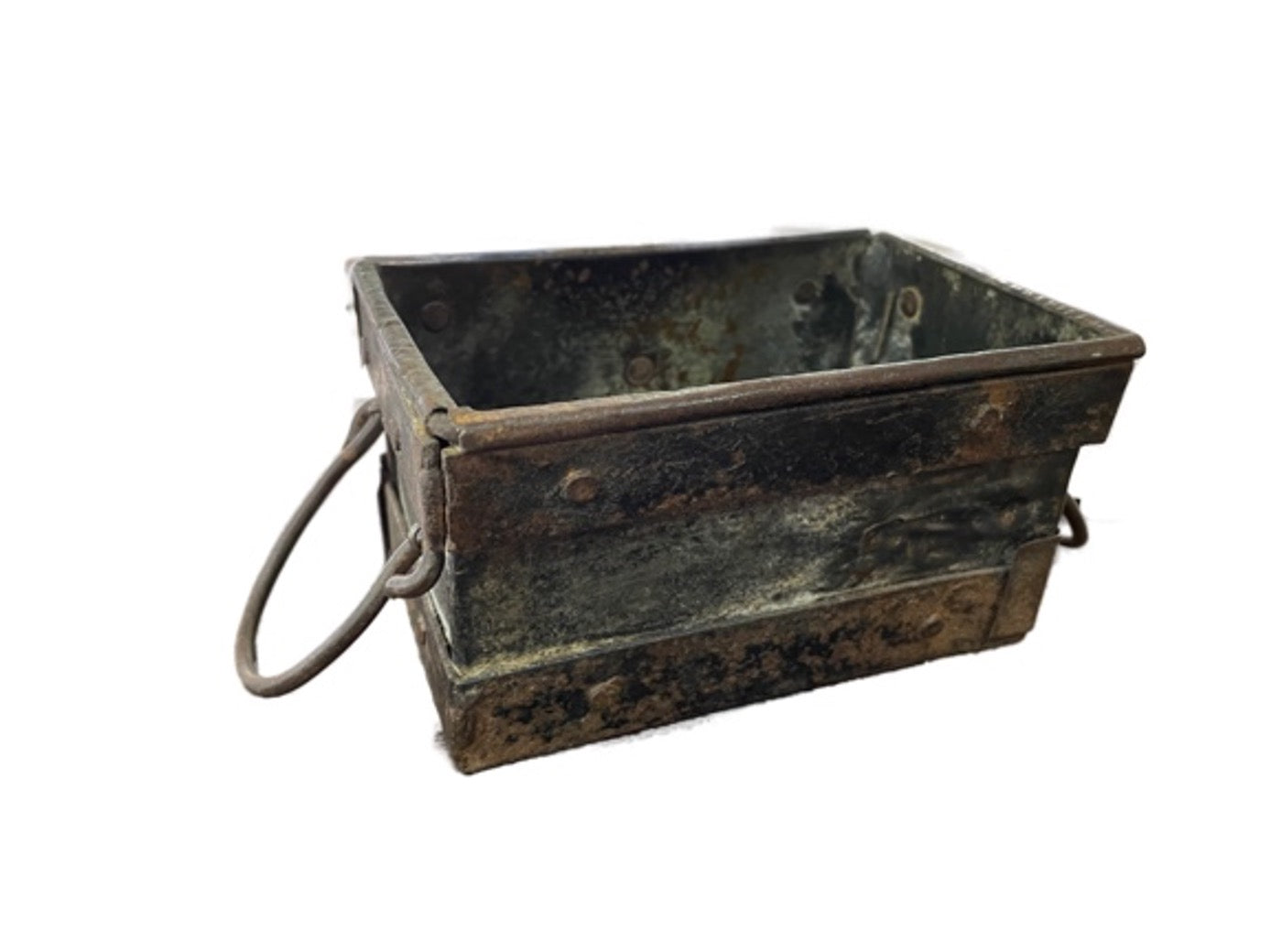 Kleine Kiste aus Metall mit Henkeln