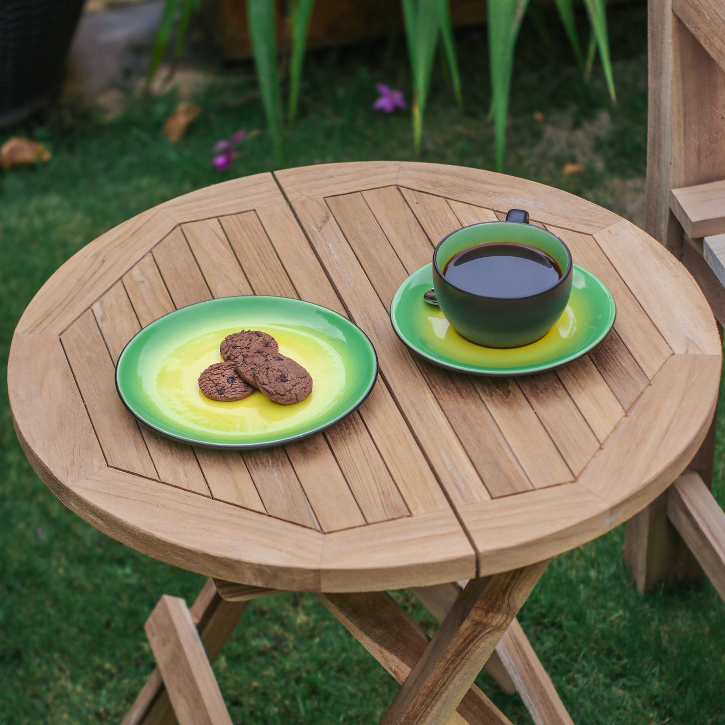 Beistelltisch >Karimata< Gartentisch 50x50cm rund Teak klappbar - Natur