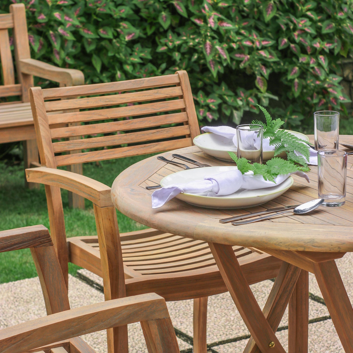 Gartentisch >Karimata< Teak klappbar 70cm rund - Grey Wash