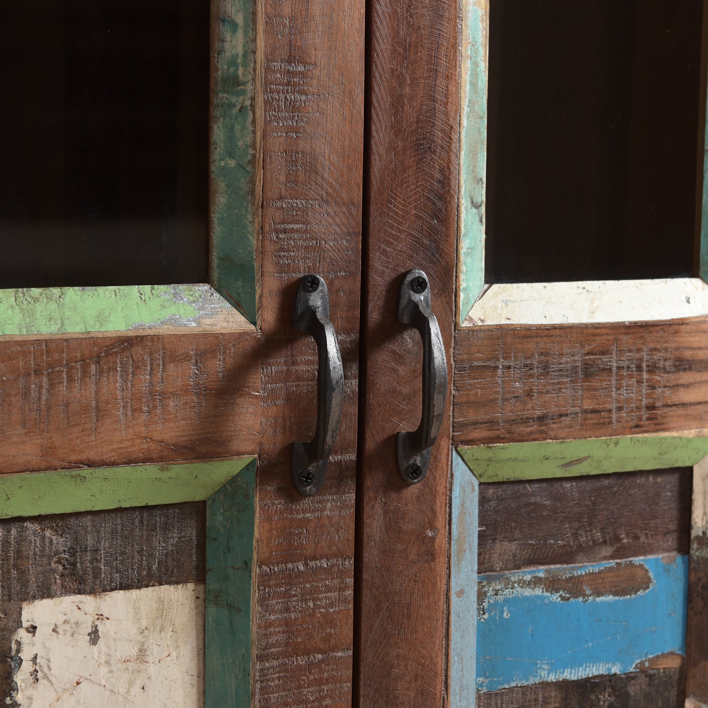Kommode Vitrine aus Altholz & Glas