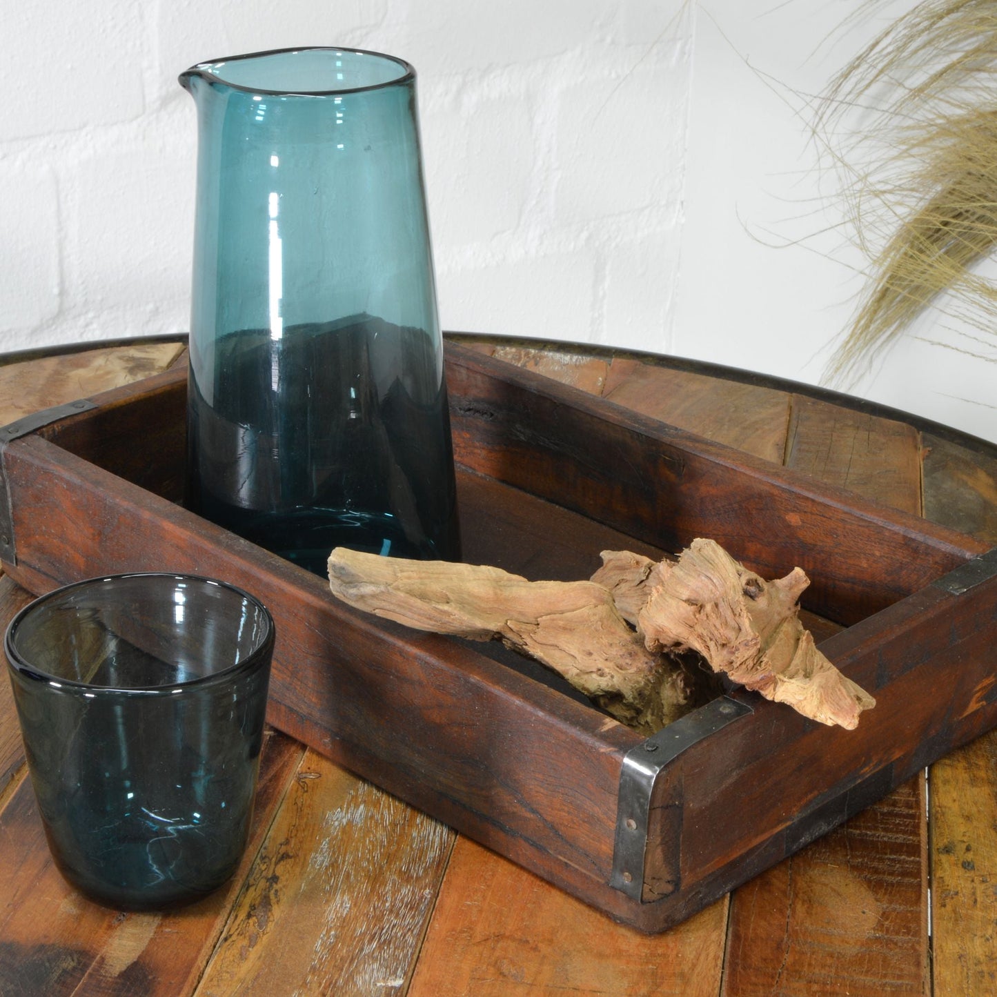 Kiste aus recycle Holz mit Metallbeschlägen