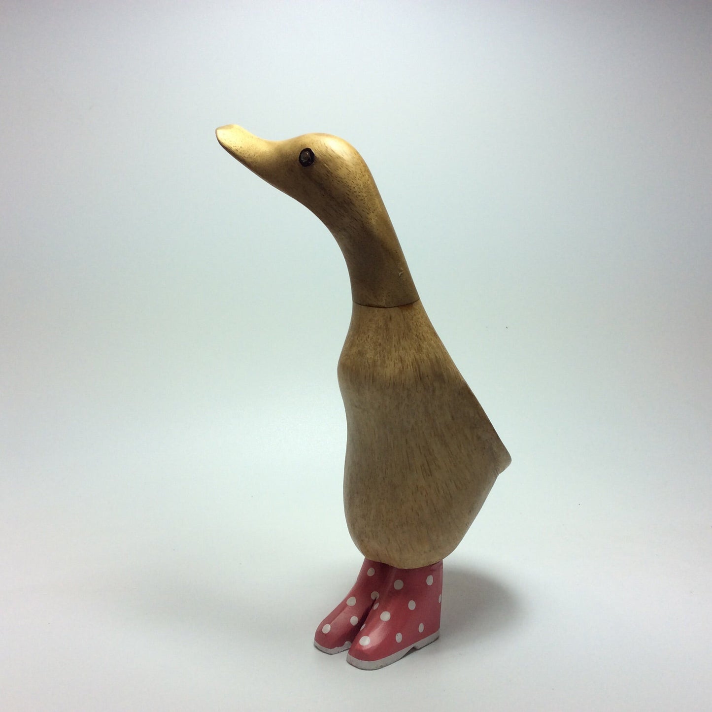 Ente mit Schuhen aus Bambuswurzel