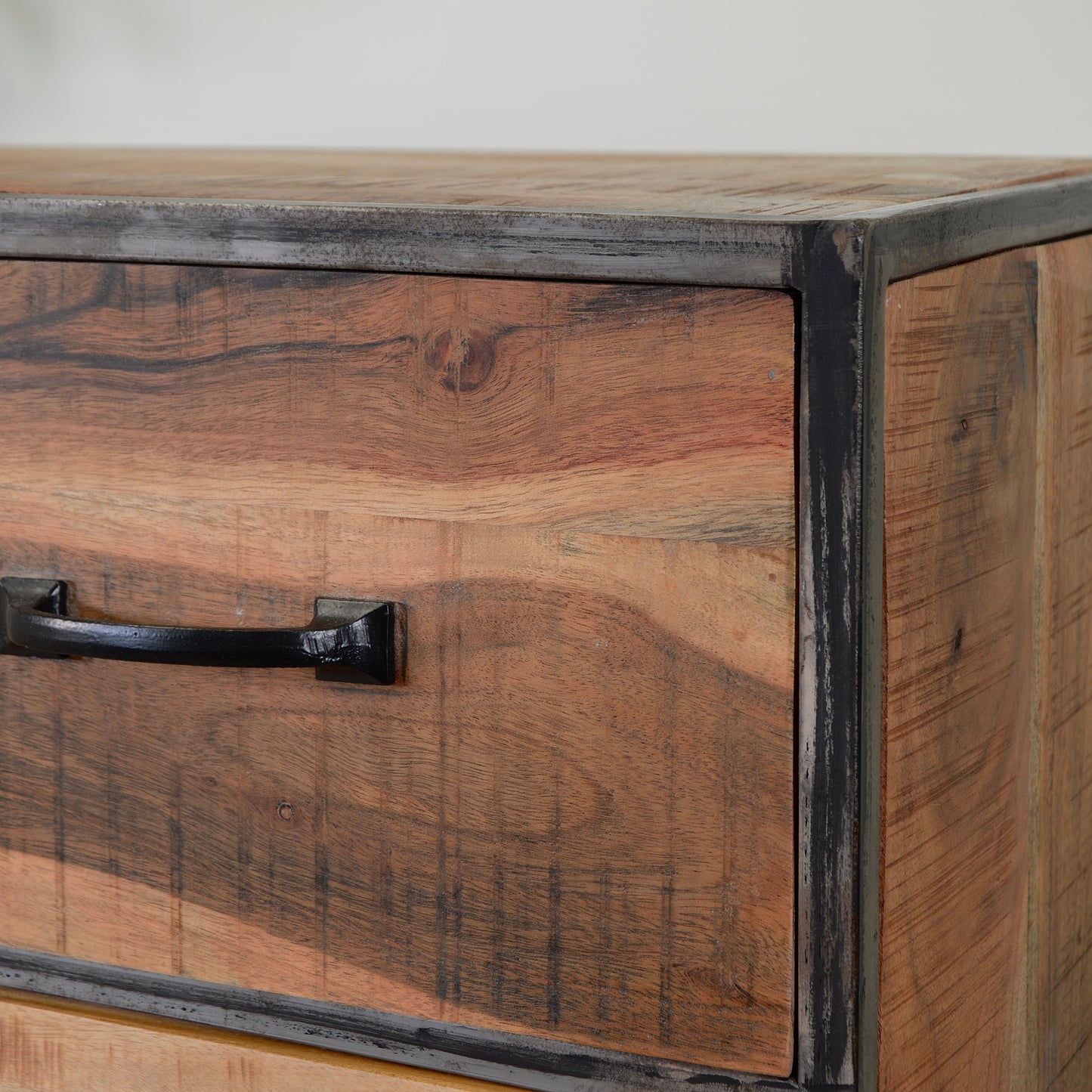 Kommode >Patan< mit 5 Schubladen - aus Metall & Mangoholz