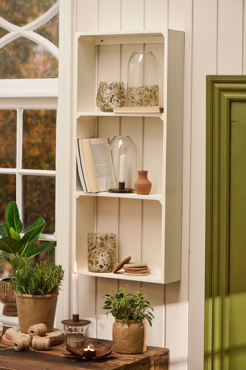 Glasglocke mit Gras im Glas