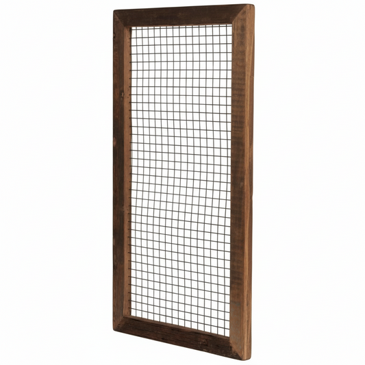 Holzrahmen mit Metallgitter