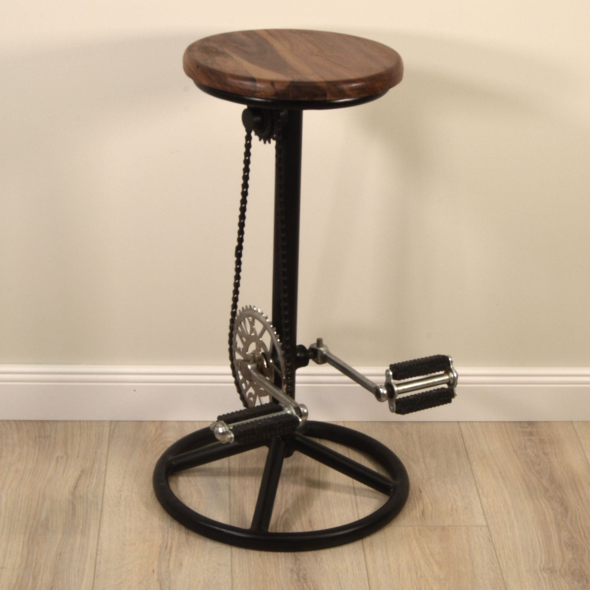barhocker mit fahrrad pedal Barhocker Barstuhl >Cycle< aus Metall und Altholz – unikada