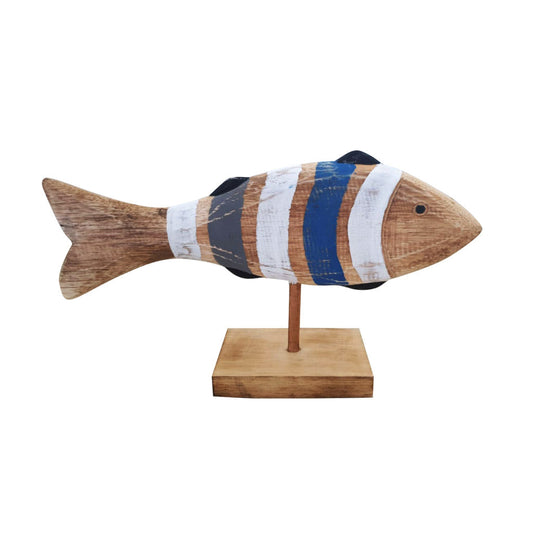Fisch aus Holz auf Ständer mit Streifen