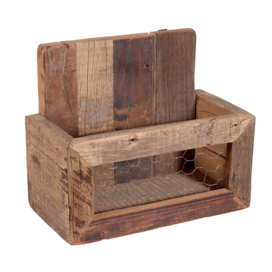 Regal aus Altholz mit Metallgitter